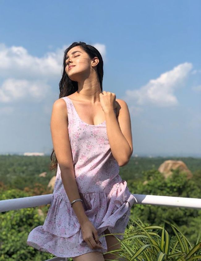 Simrat Kaur Latest Instagram Pics